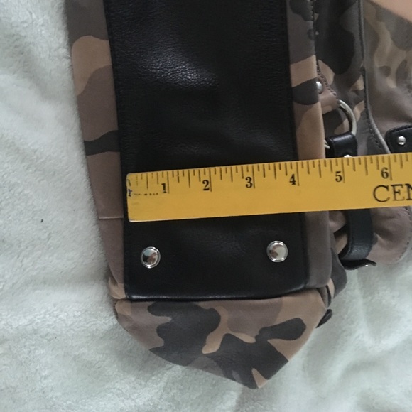 B Makowsky leather camp shoulder purse - Picture 7 of 8